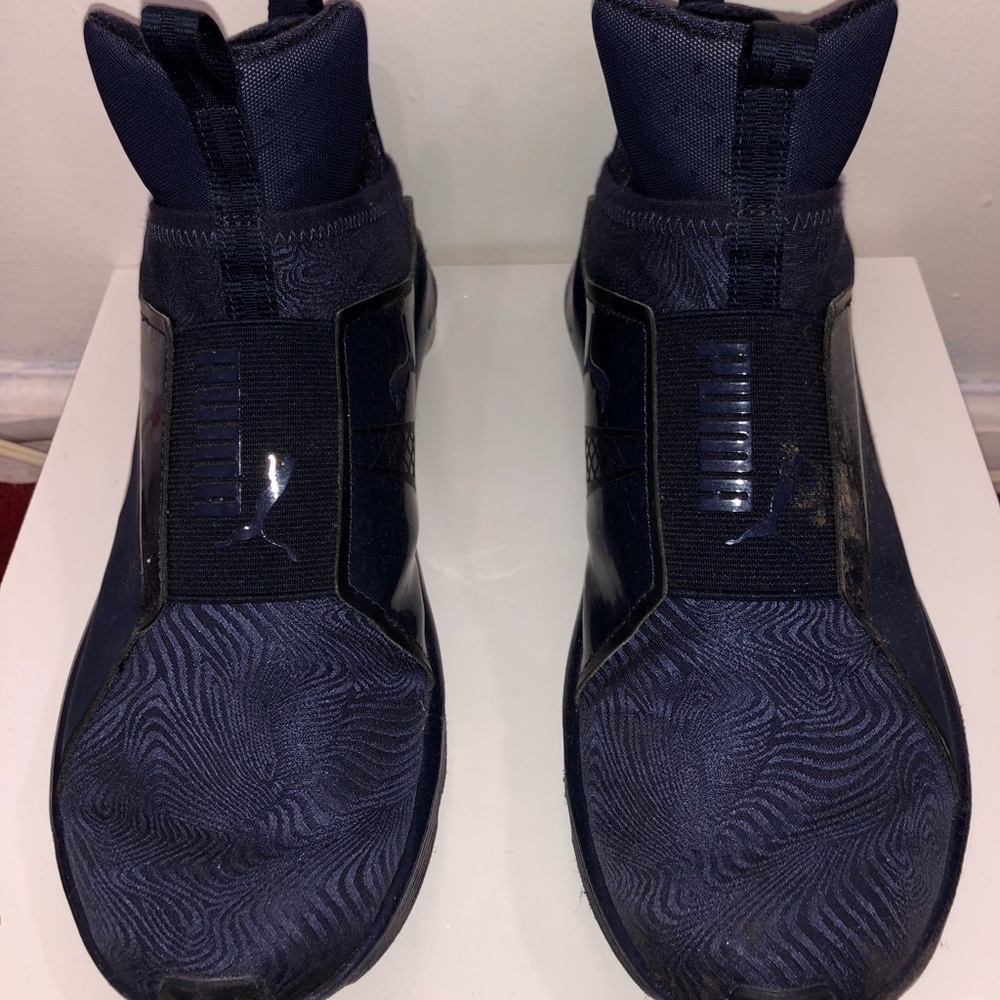 WORN ONCE HIGH TOP PUMA SNEAKERS